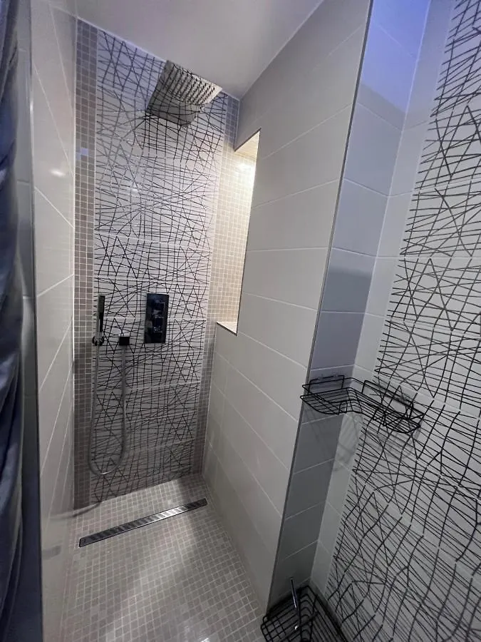 Omarais Guest House París Francia