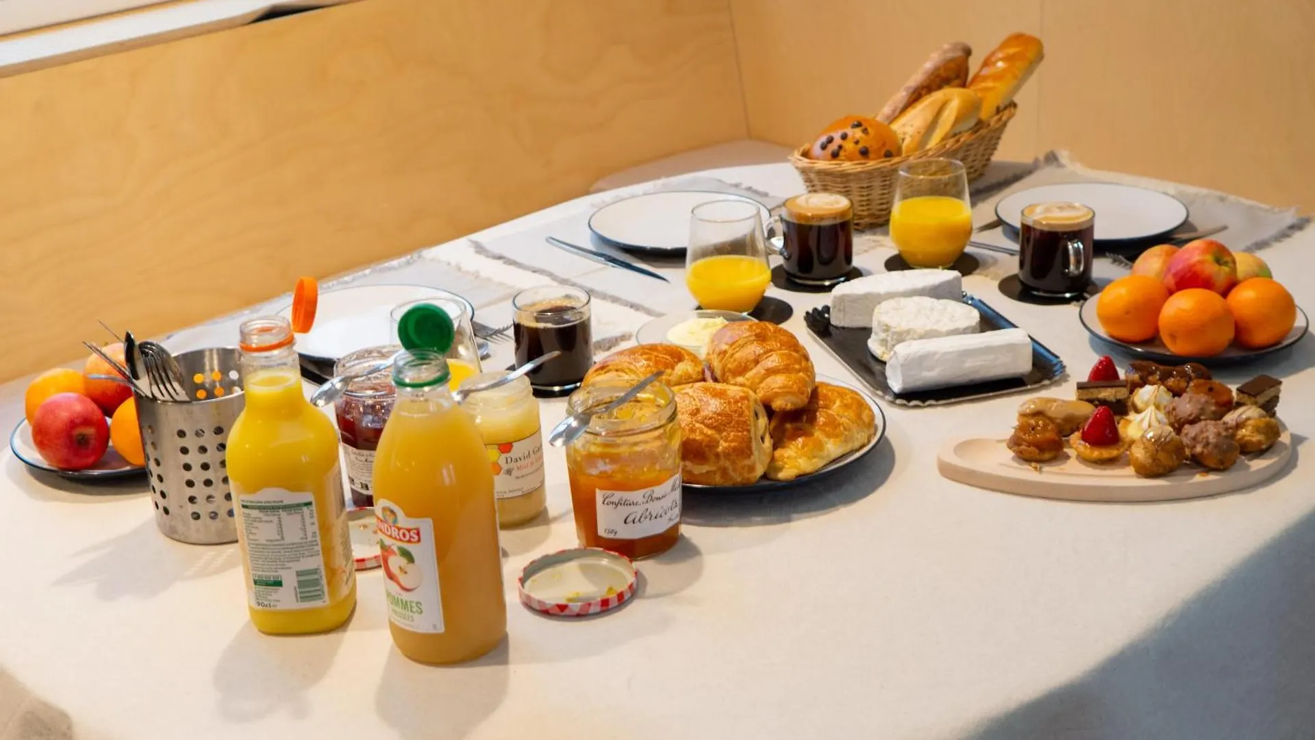 Bed and breakfast Omarais Guest House París