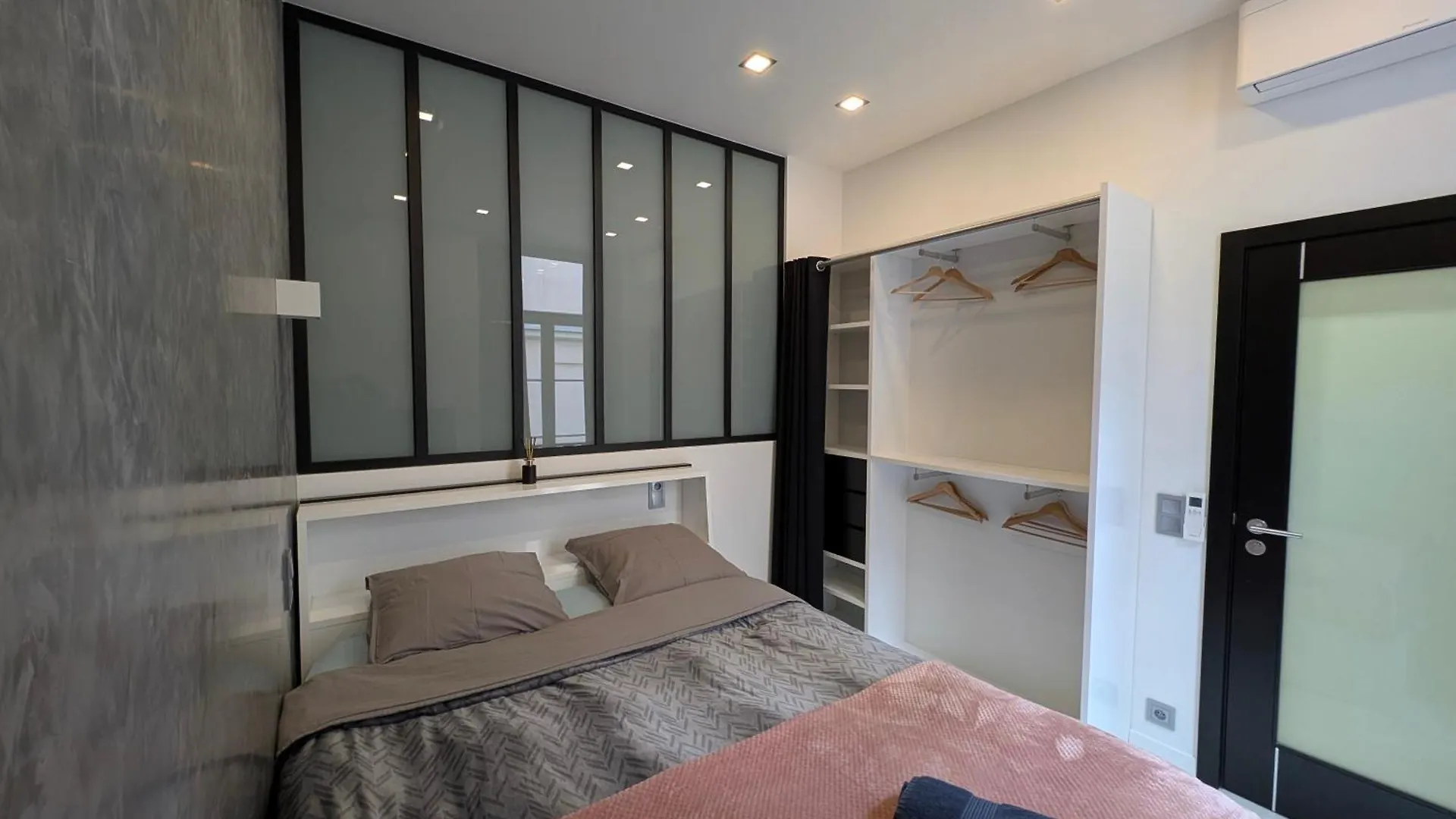 3 Suites appartement Paris 0*,